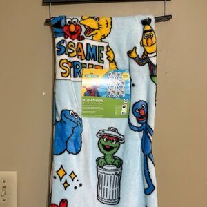 Sesame Street Blue Elmo Big Bird Oscar Cookie Monster Bert Ernie Grover Blanket